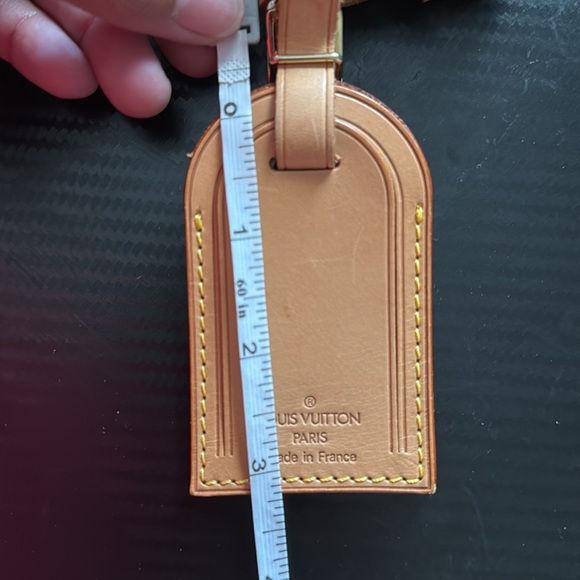 Louis Vuitton - Picture 6 of 11